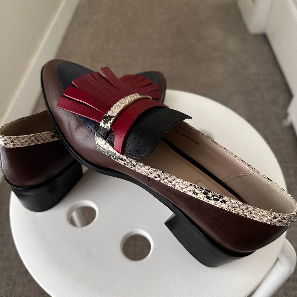 Cole Haan Women's Loafers sz 6

New without tags
Never worn
Includes shoe bag